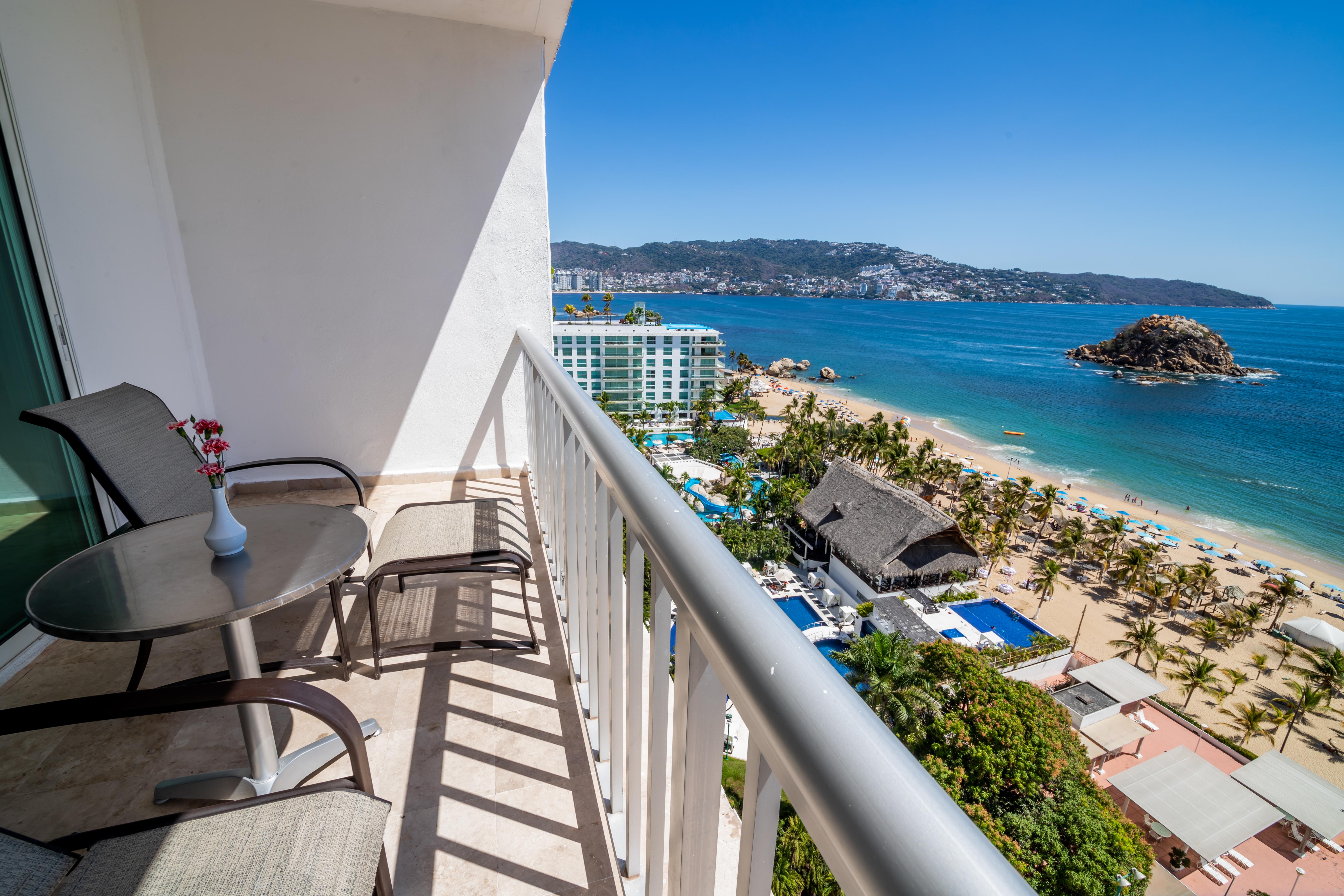 阿卡普尔科帝国酒店 外观 照片 View of the Bay of Acapulco from a hotel