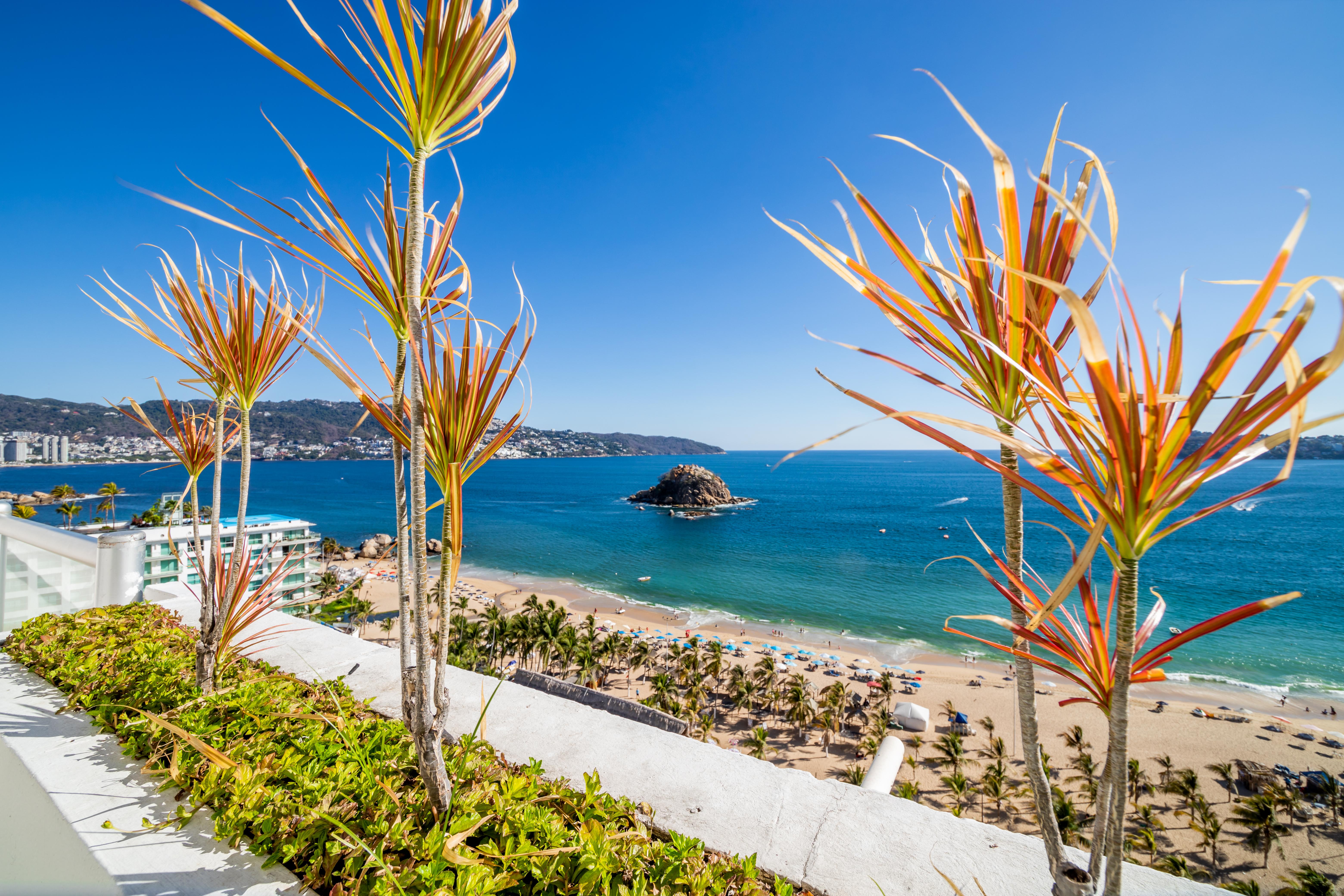 阿卡普尔科帝国酒店 外观 照片 View of the beach from the hotel